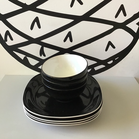 Dinnerware Set - Picture 2 of 11